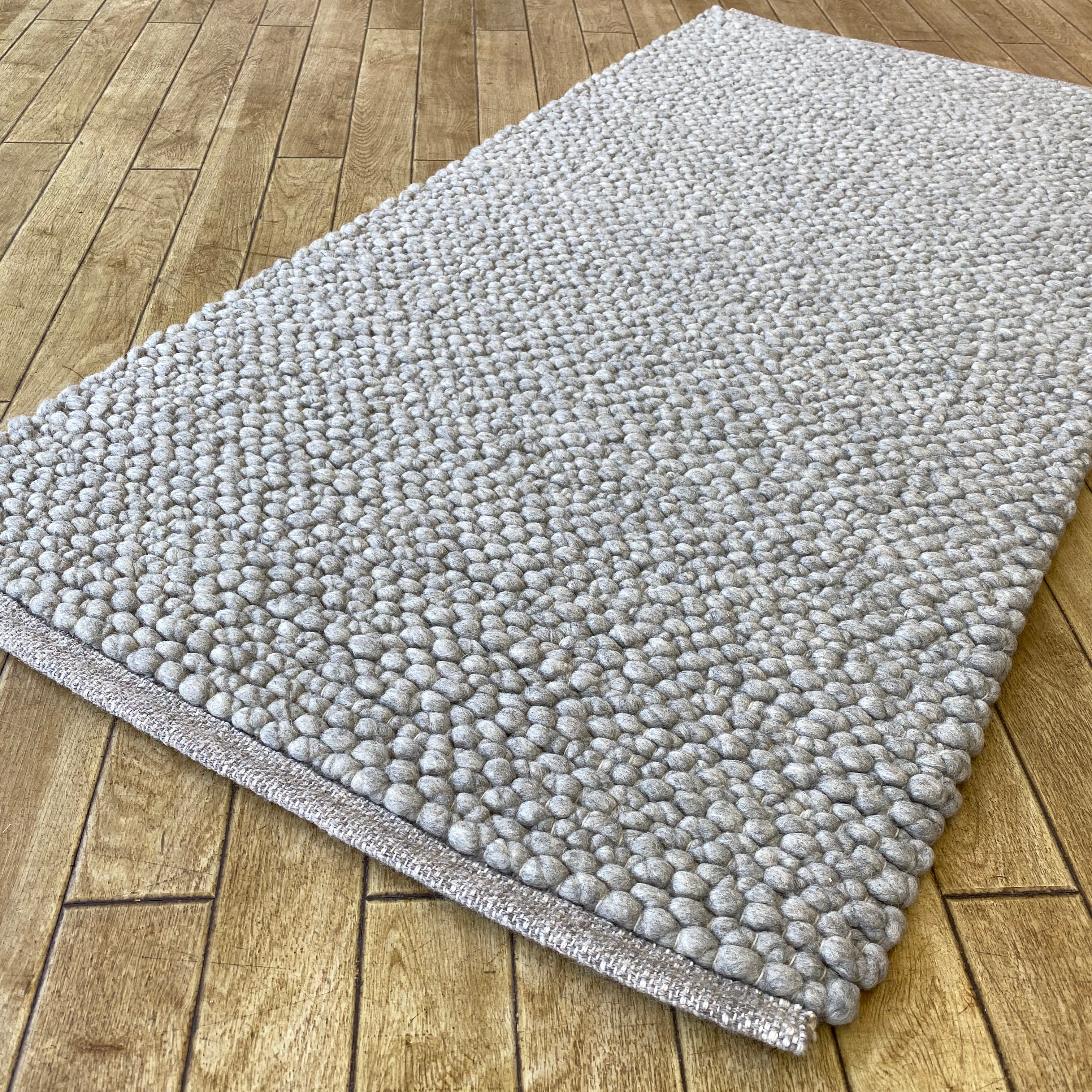 An image of Voras Hand Woven Wool Rug Thick Loom - Grey 160x230cm