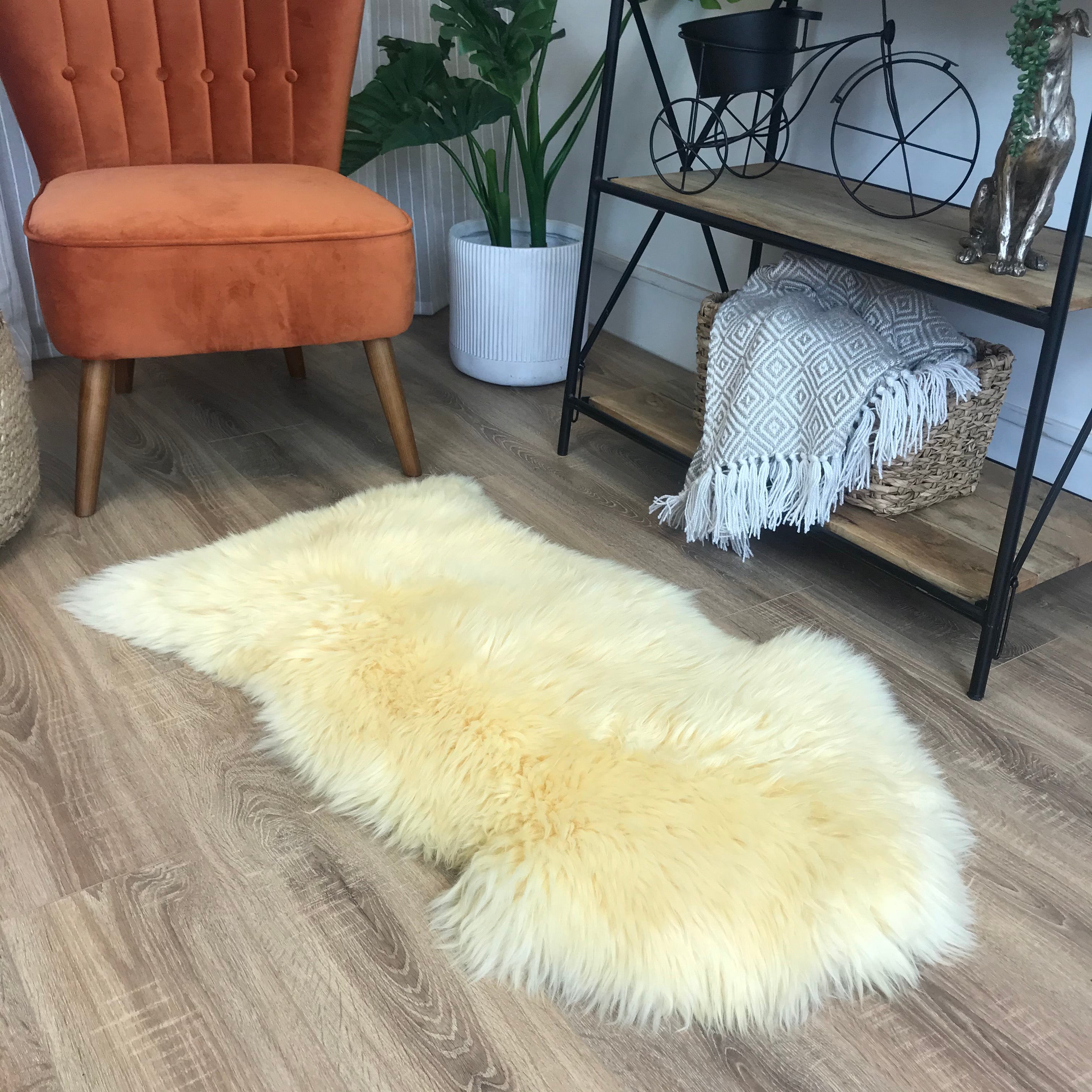 An image of British Cream Sheepskin Rug (Single) Medium