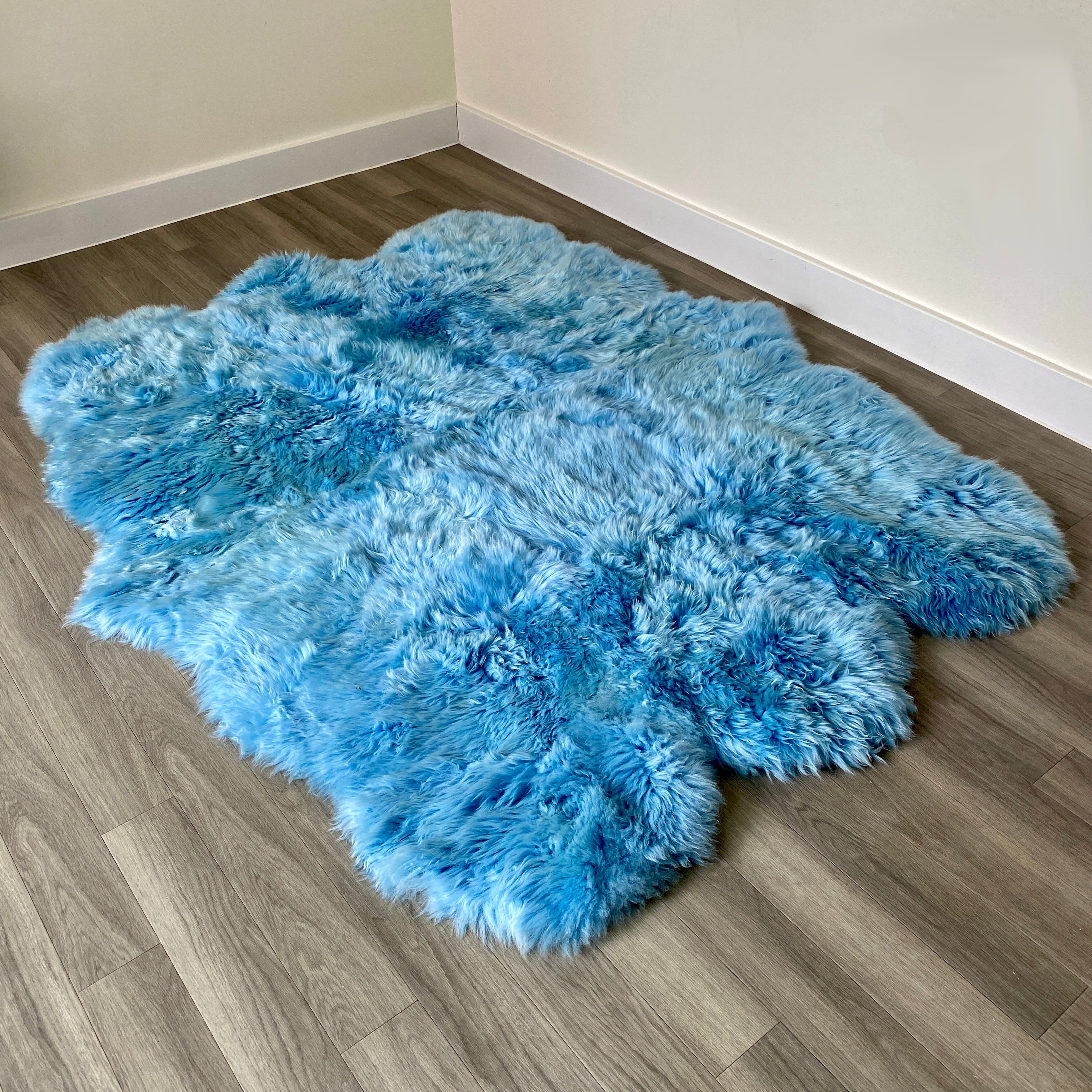 An image of Sky Blue Sheepskin Rug (Sexto)