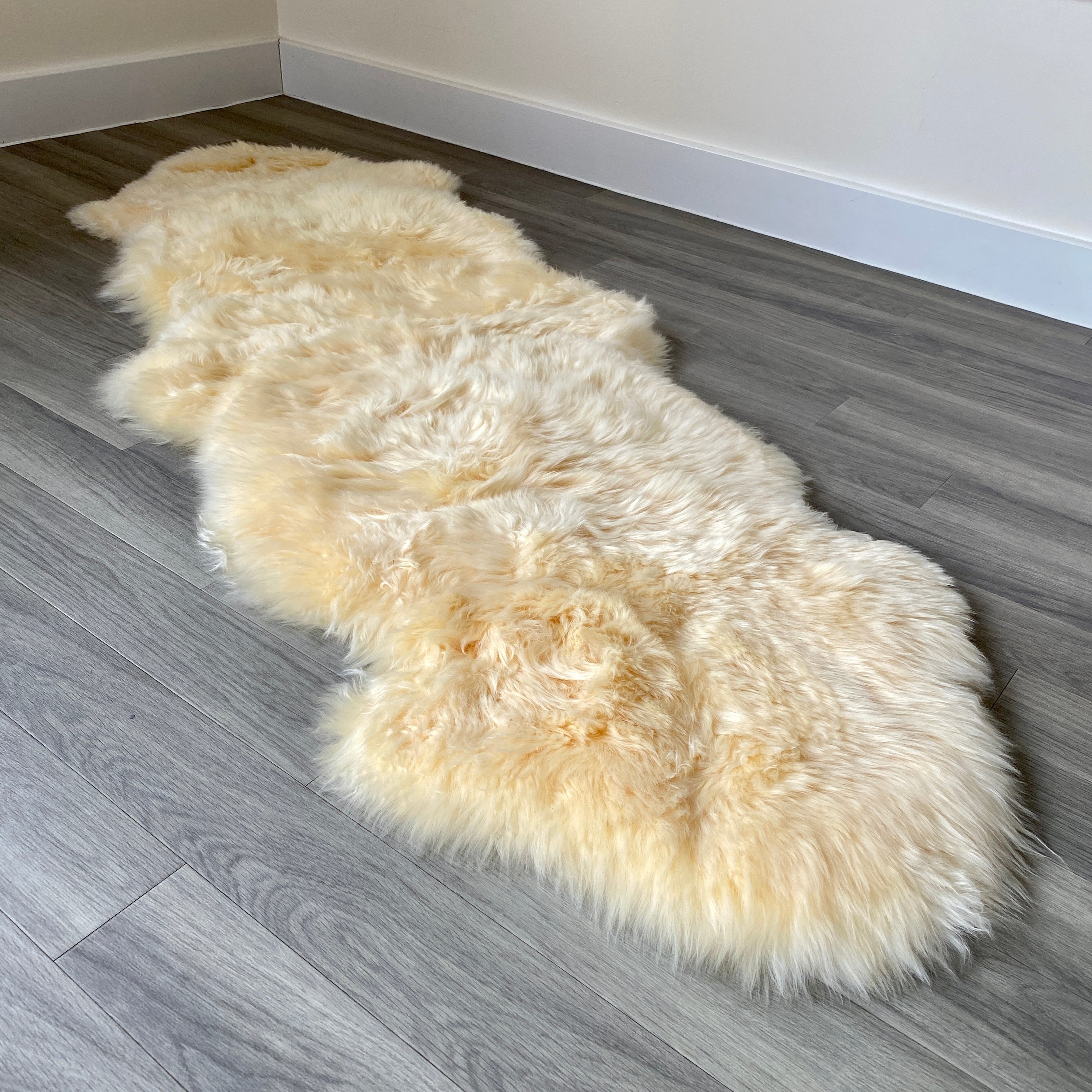 An image of Cream Sheepskin Rug (Double)