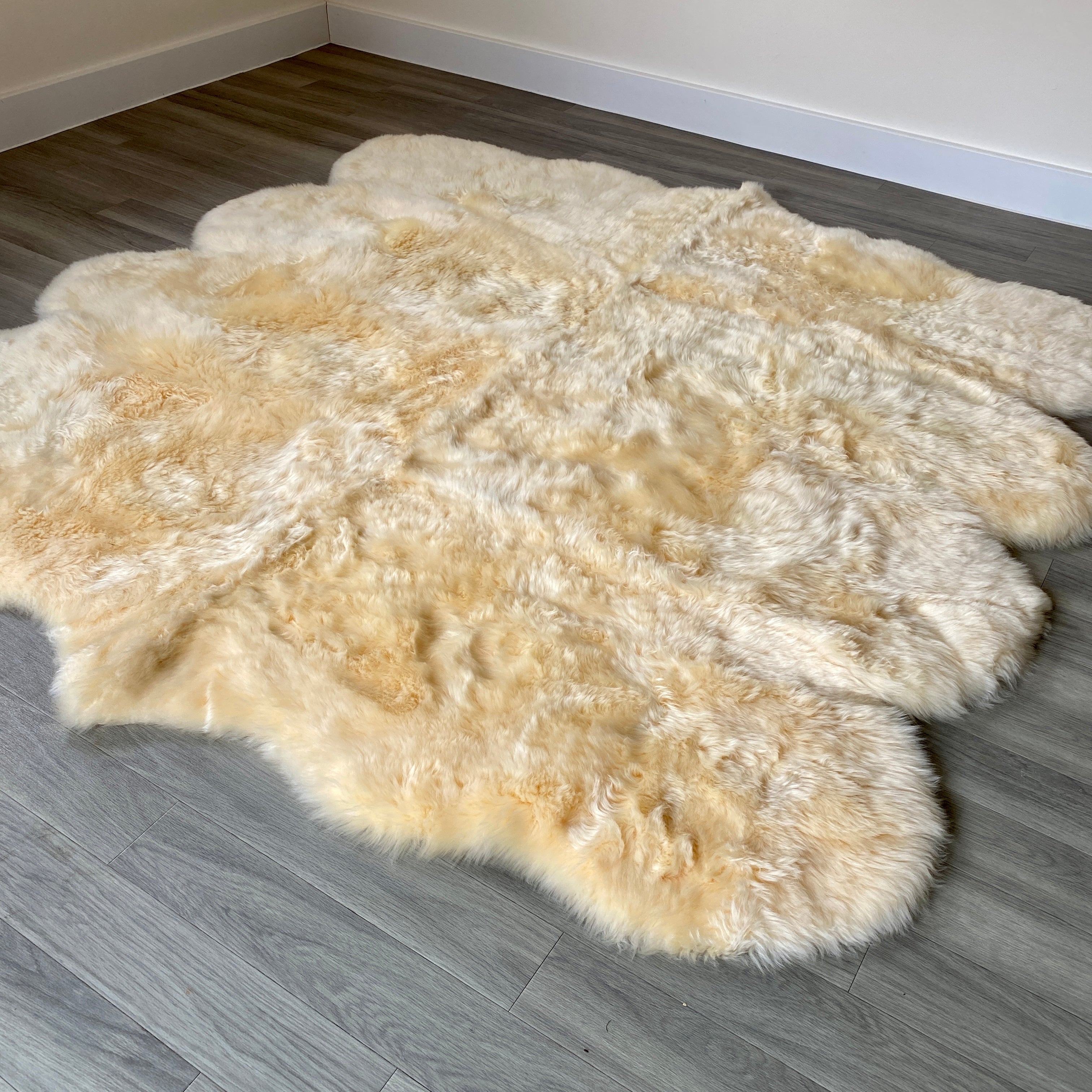 An image of Cream Sheepskin Rug (Octo)