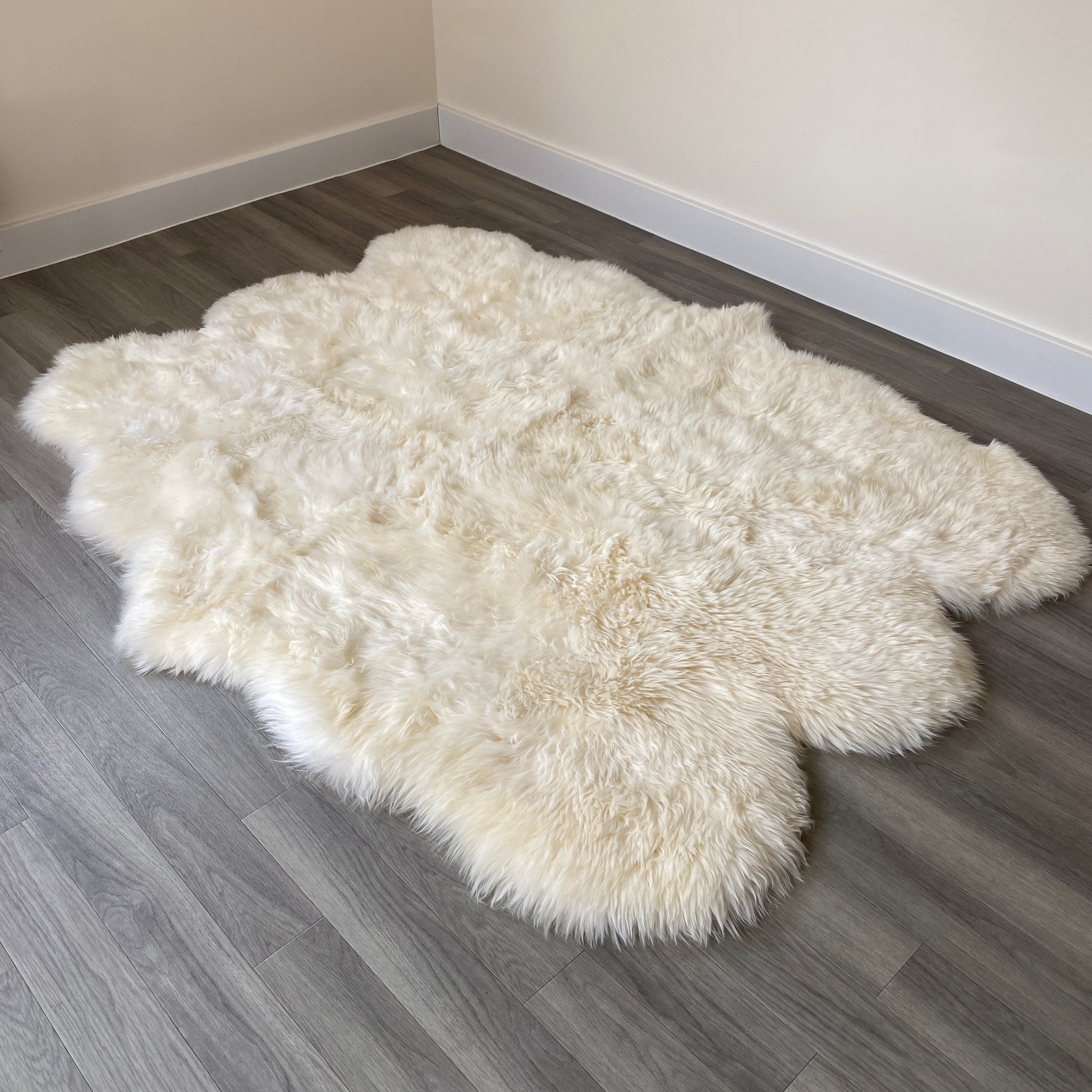 An image of Natural Sheepskin Rug (Sexto)