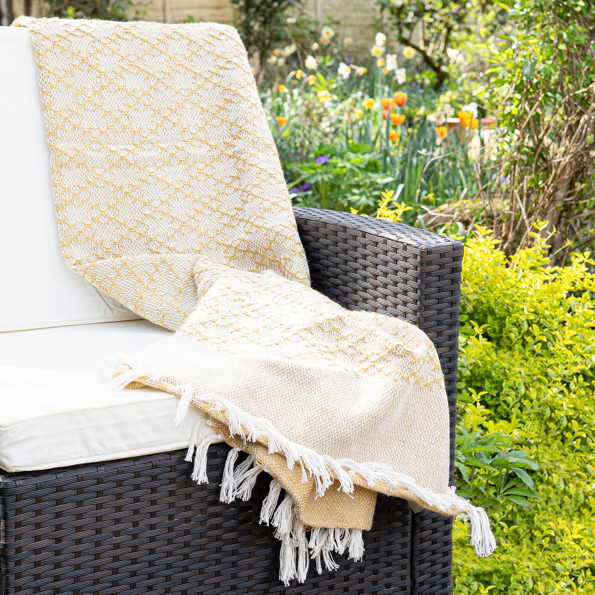 An image of Modern Trellis Eco-Friendly Woven Indoor / Outdoor Rug 130x180cm Throw / Gold