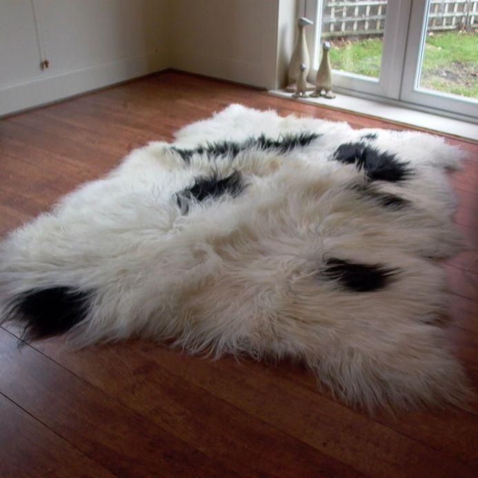 An image of Icelandic Sheepskin Rug Spotted (Quad) XL