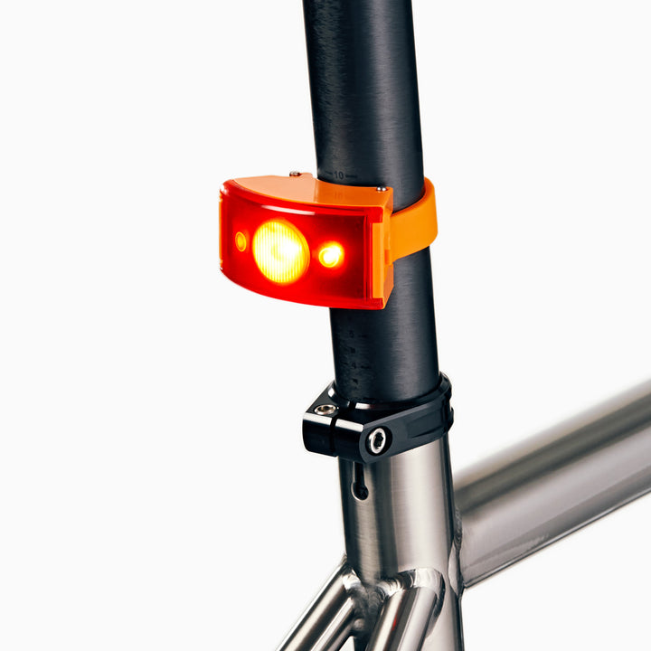 Curve rear bicycle light in angle #color_orange