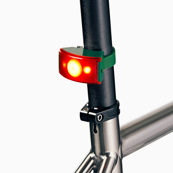 Curve rear bicycle light in perspective #color_beige