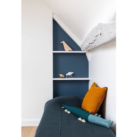 Corner space with blue details and a single bed.