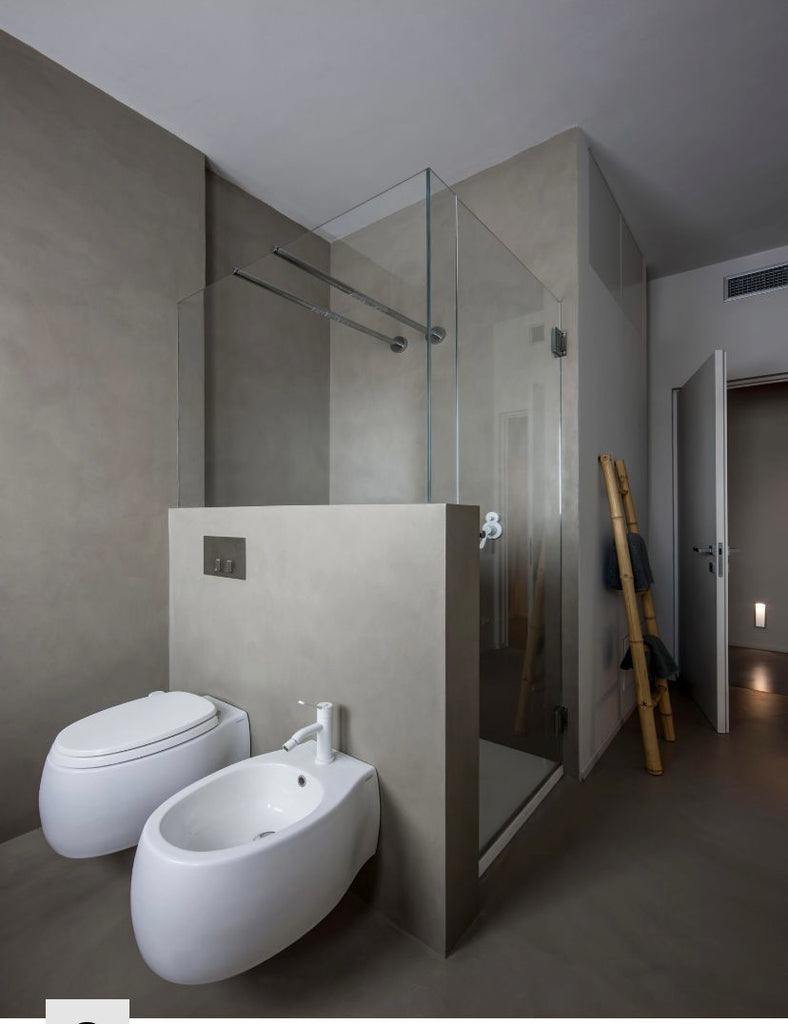 Bathroom with view centered on a shower covered with waterproof coating : Gesso di Torino by Ressource