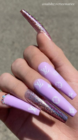 cute sparkly acrylic nails