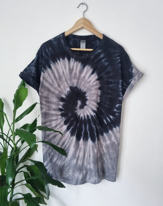 Purple dark grey tie dye pattern tee shirt funky one of a kind style