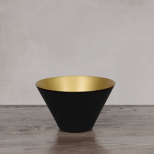 https://cdn.shopify.com/s/files/1/0312/0880/0300/files/decorative-black-and-gold-small-bowl-on-light-wood-floor-with-gray-background.jpg?v=1684267180&width=533