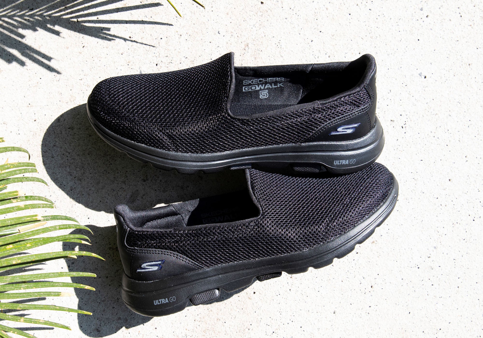 are skechers go walk shoes non slip