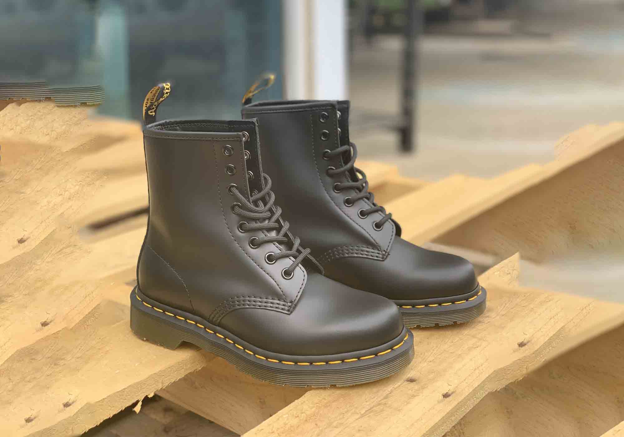 doc martens 8 eye black