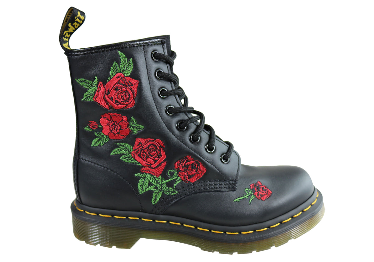 dr martens black vonda