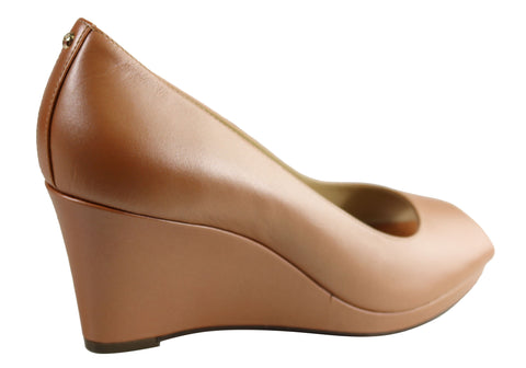 olivia peep toe wedge naturalizer