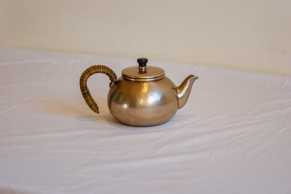 Noriyuki 73 fl oz Traditional Japanese Tea Garden Kettle in Copper