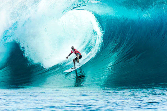 ginourmous blue surfing wave