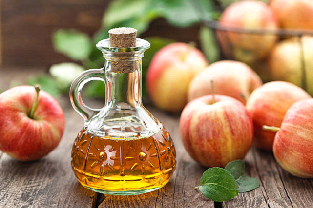 apple vinegar to remove hair dye