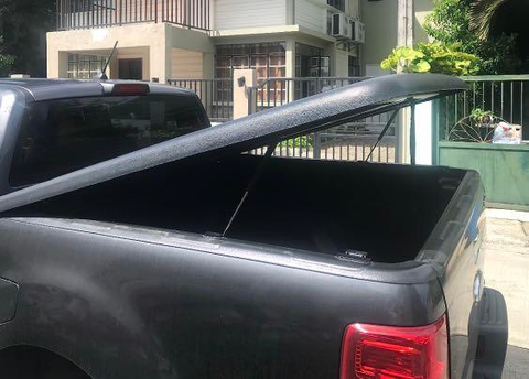 hard plastic tonneau cover on pickup