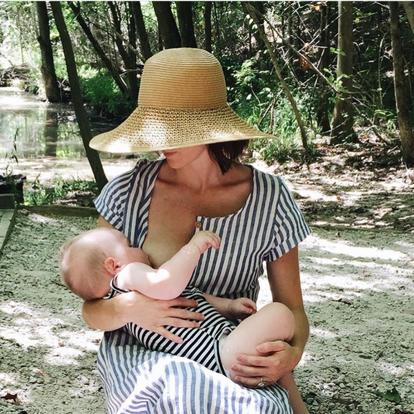 Breastfeeding in a handmade linen dress by Pyne & Smith from Instagram account @oldjoy