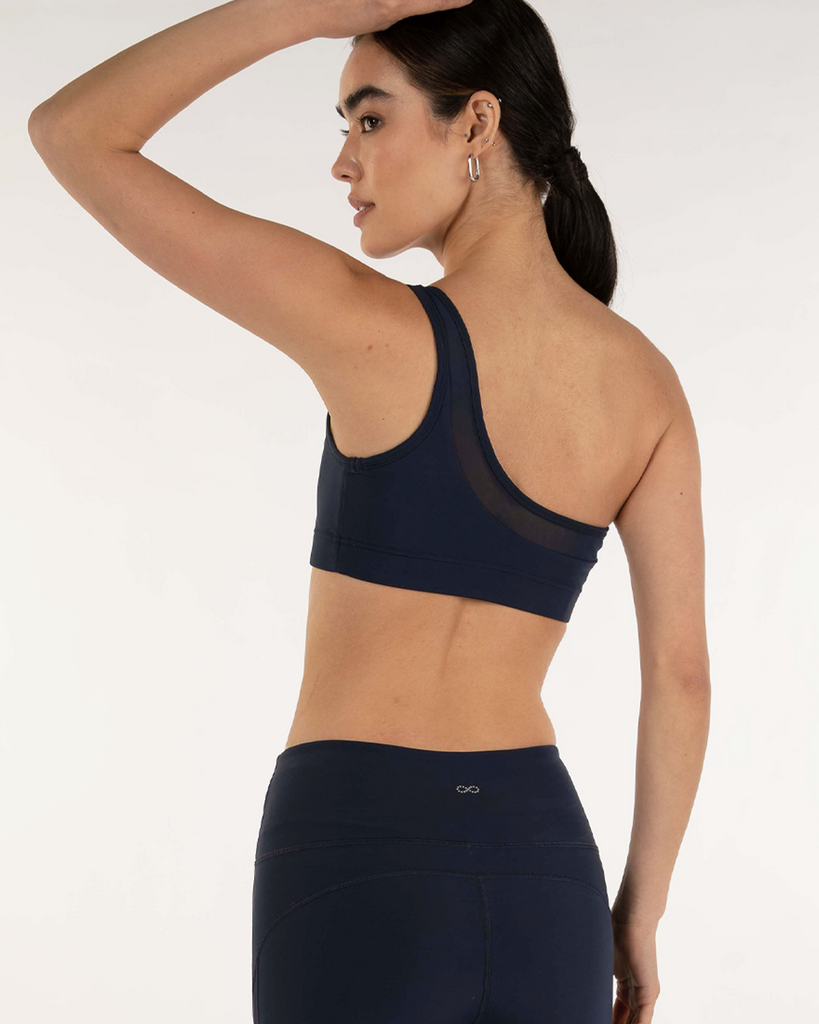 Premium Photo  Supportive and breathable mesh sports bra specially  designed for yoga and pilates providing comfort and freedom of movement  Generated by AI