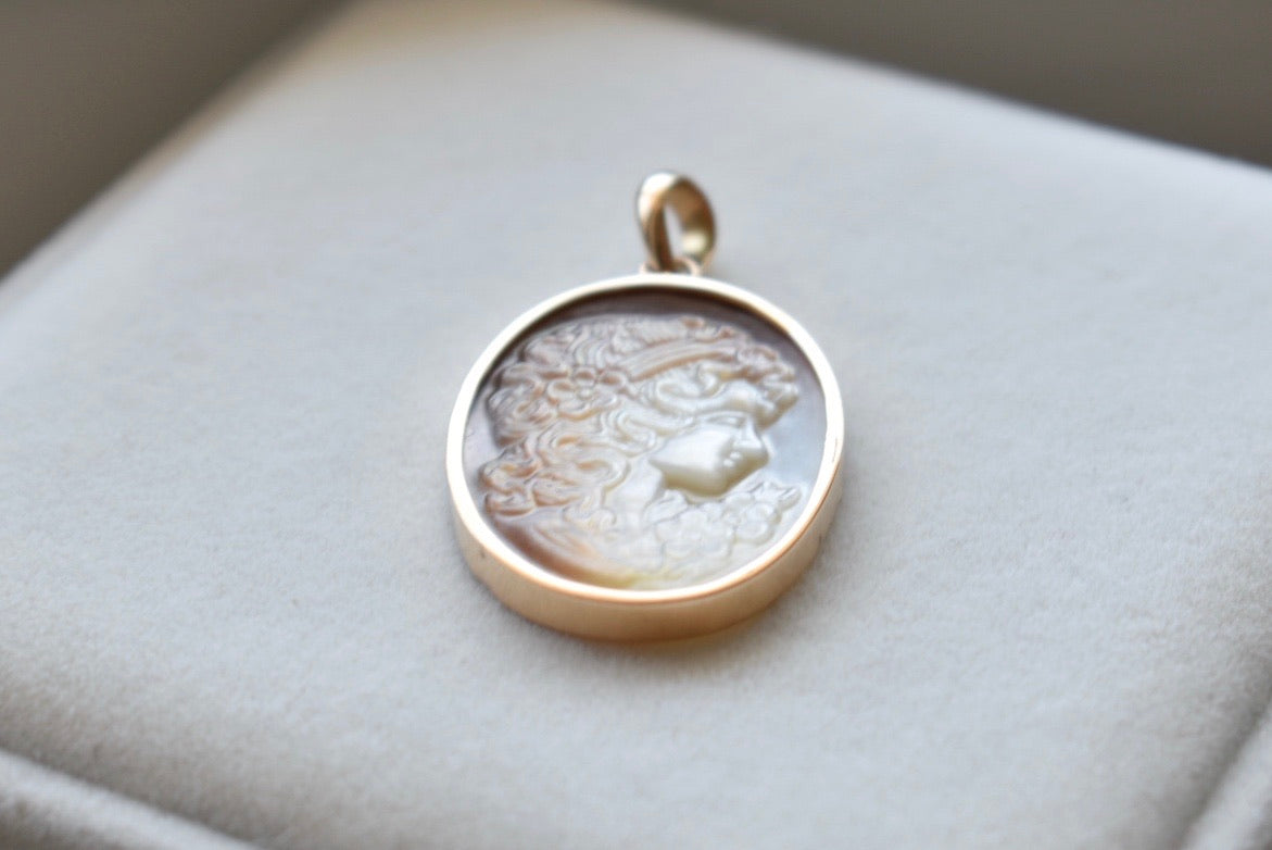 Mother Of Pearl Victorian Lady Cameo Pendant in 18K Yellow Gold