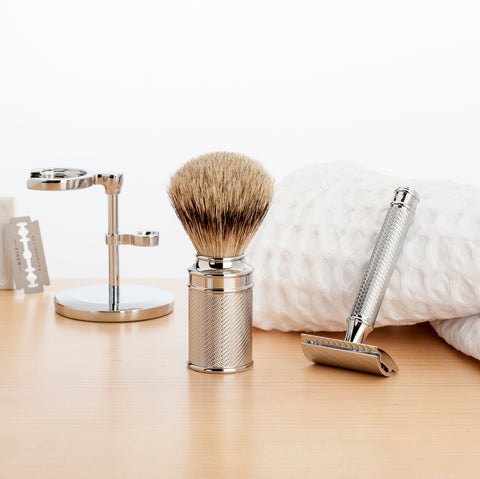 Pictured: The MÜHLE Waffle Pique Towels with the iconic TRADITIONAL range including blades, Brush & Razor Stand, Silvertip Badger Chrome Shaving Brush and R89