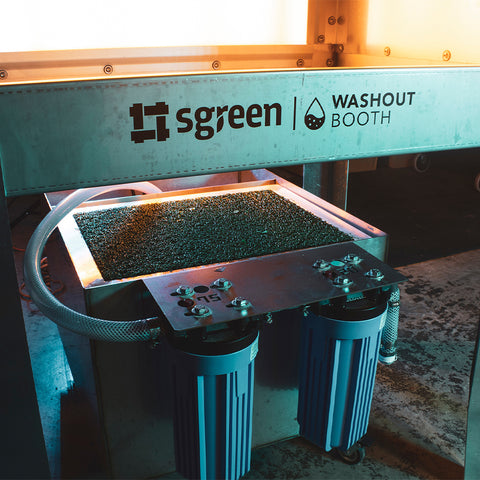 sgreen washout booth with a filtration system underneath it