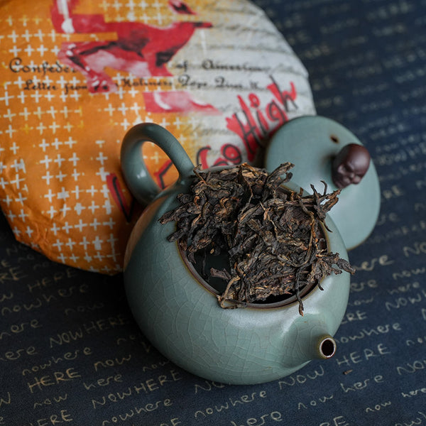 gongfu teapot and raw Puer tea