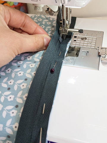 How to Use the Zipper Jig  The Zipper Jig is your third hand to easily  install the zipper head on zipper by the yard. Attaches to your sewing  machine so you