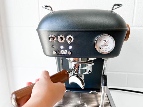 Flushing the espresso machine group head
