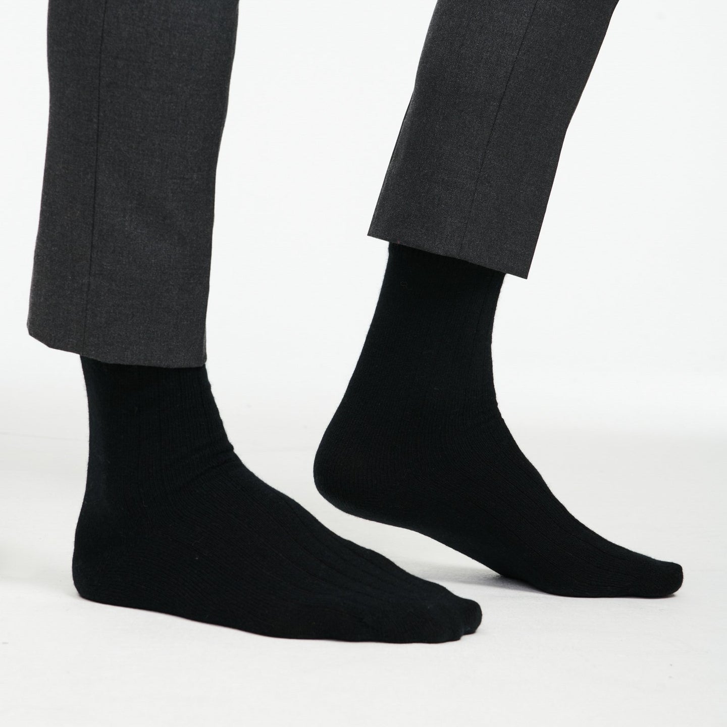 Black mid calf socks in wool and cashmere for men