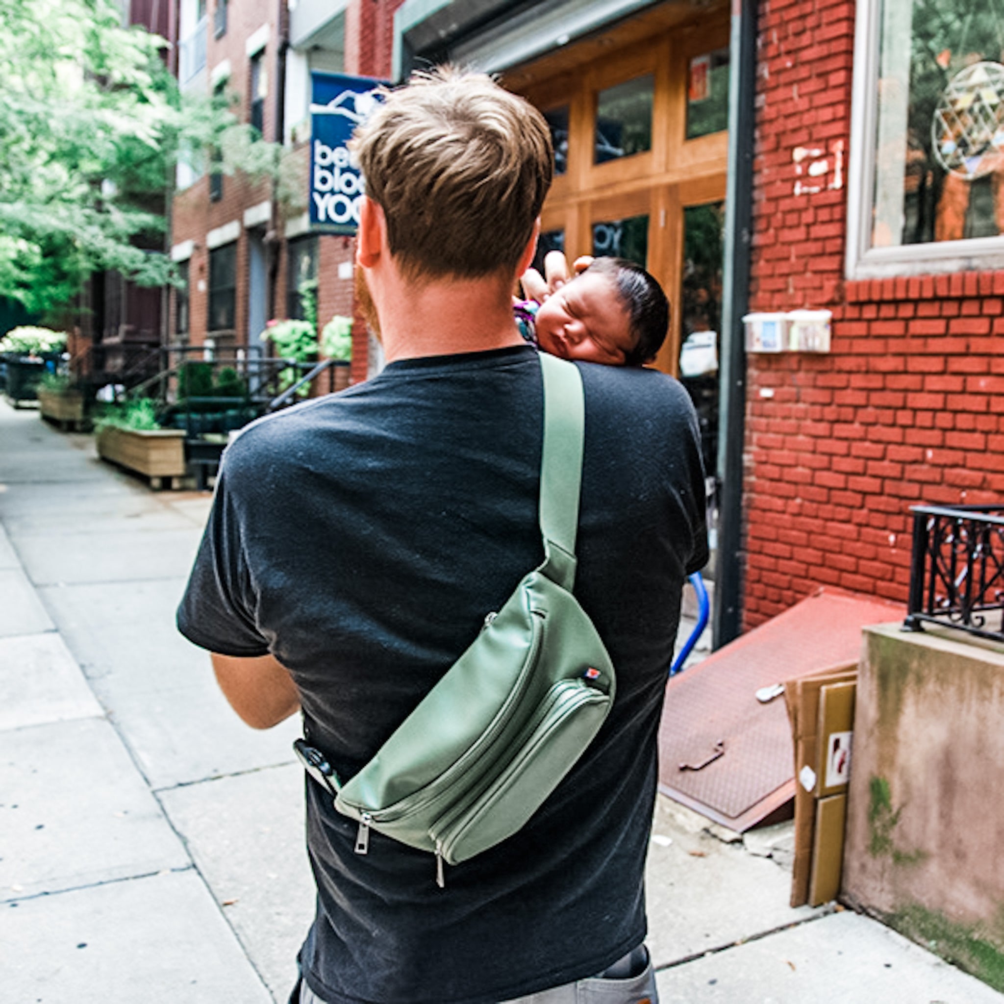 what to pack in your minimalist diaper bag baby