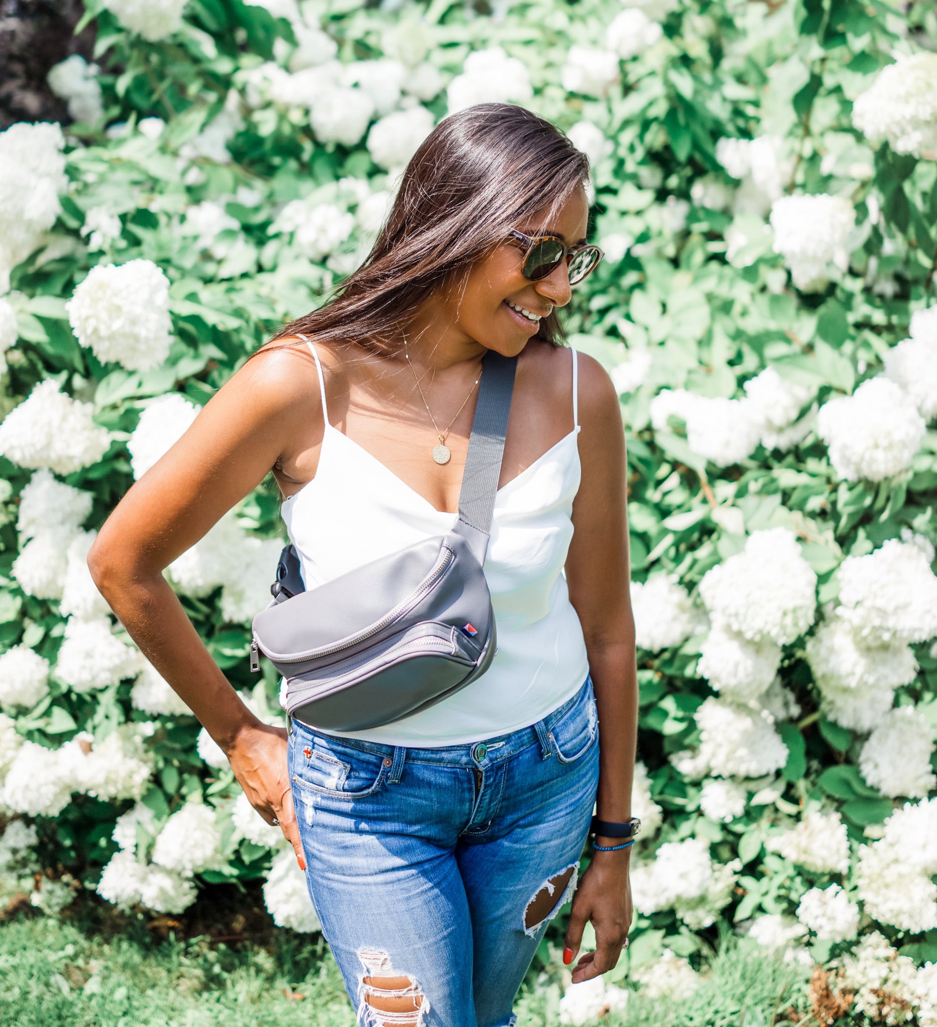 Woman wearing minimalist bag in gray