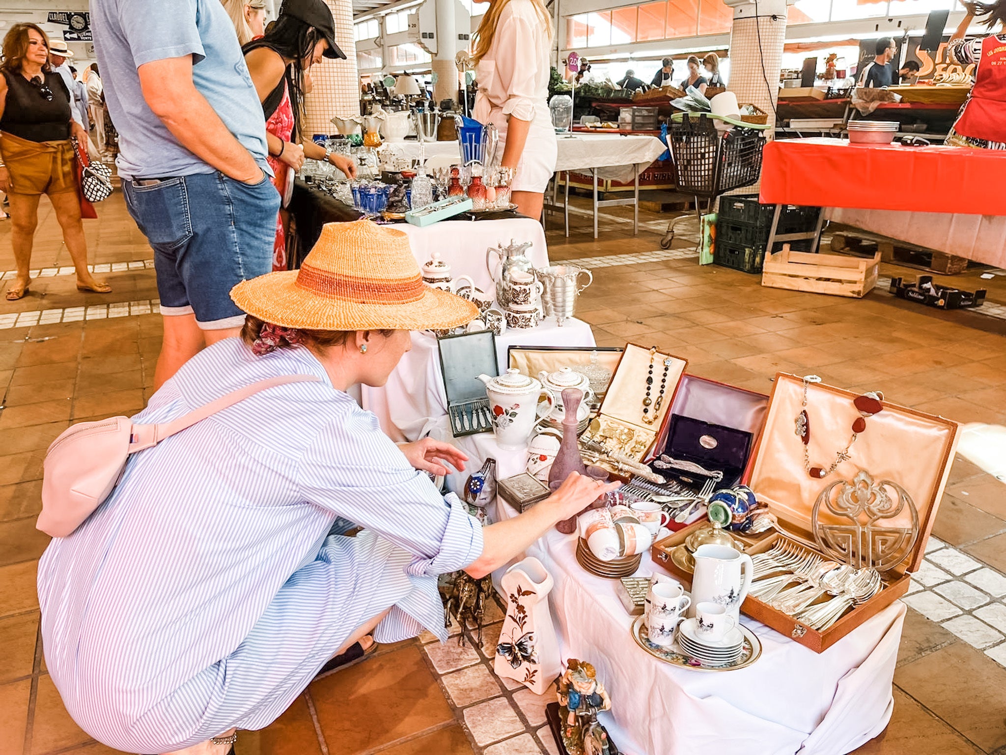 mom looking at vendor's selection at flea market