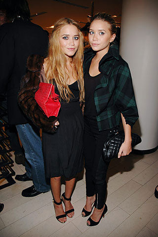 Jumelles Olsen avec sacs à main Chanel