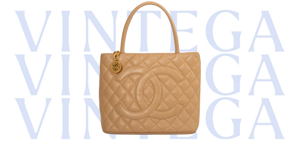 Médaillon Chanel sac de luxe seconde main occasion Vintega