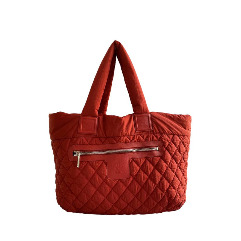 Coco Cocoon Bag In Red Nylon Chanel Second Hand Occasion Vintega