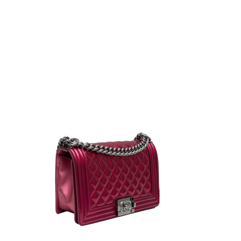 Bolso Boy Medium de charol rosa de Chanel - Segunda Mano / Ocasión - Vintega