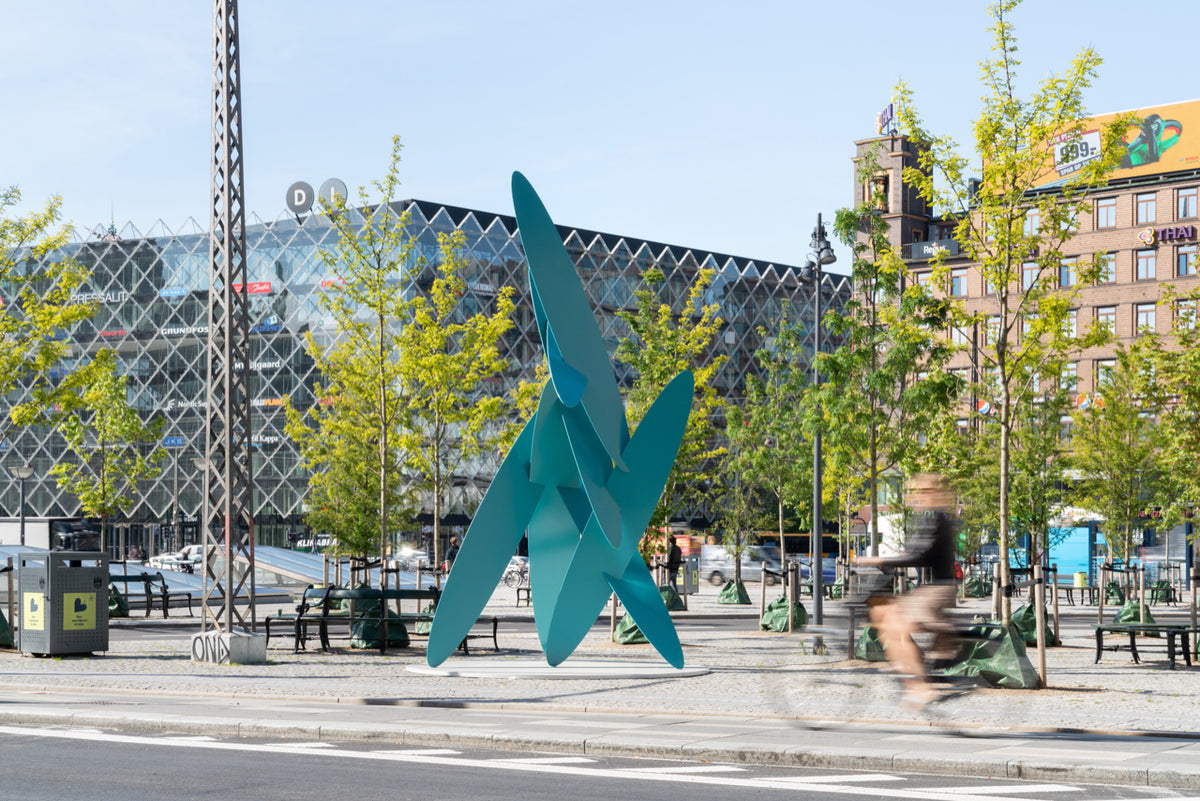 “Suffocated Air” Diatoms algae, primer, steel. 5,4 x 1,7 x 1,65 meters The sculpture was exhibited at City Hall Square in Copenhagen as part of my solo exhibition ‘Carrying Capacity’ at Politikens Forhal. The sculpture is now in the permanent collection at Arken Museum of Modern Art Photo by David Stjernholm