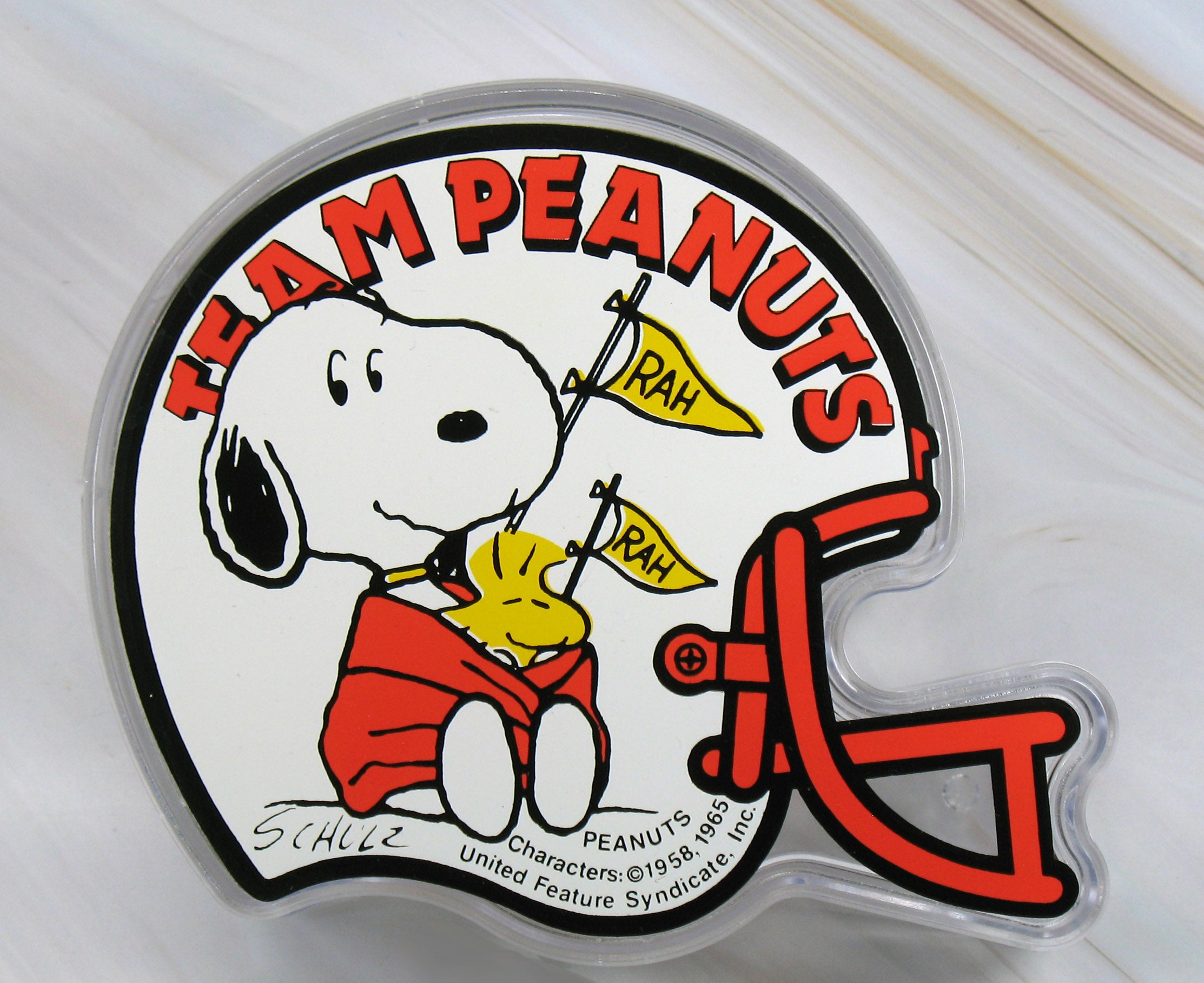 Snoopy Football Candy Box (Great Holding Nik-Naks!) snoopn4pnuts.com