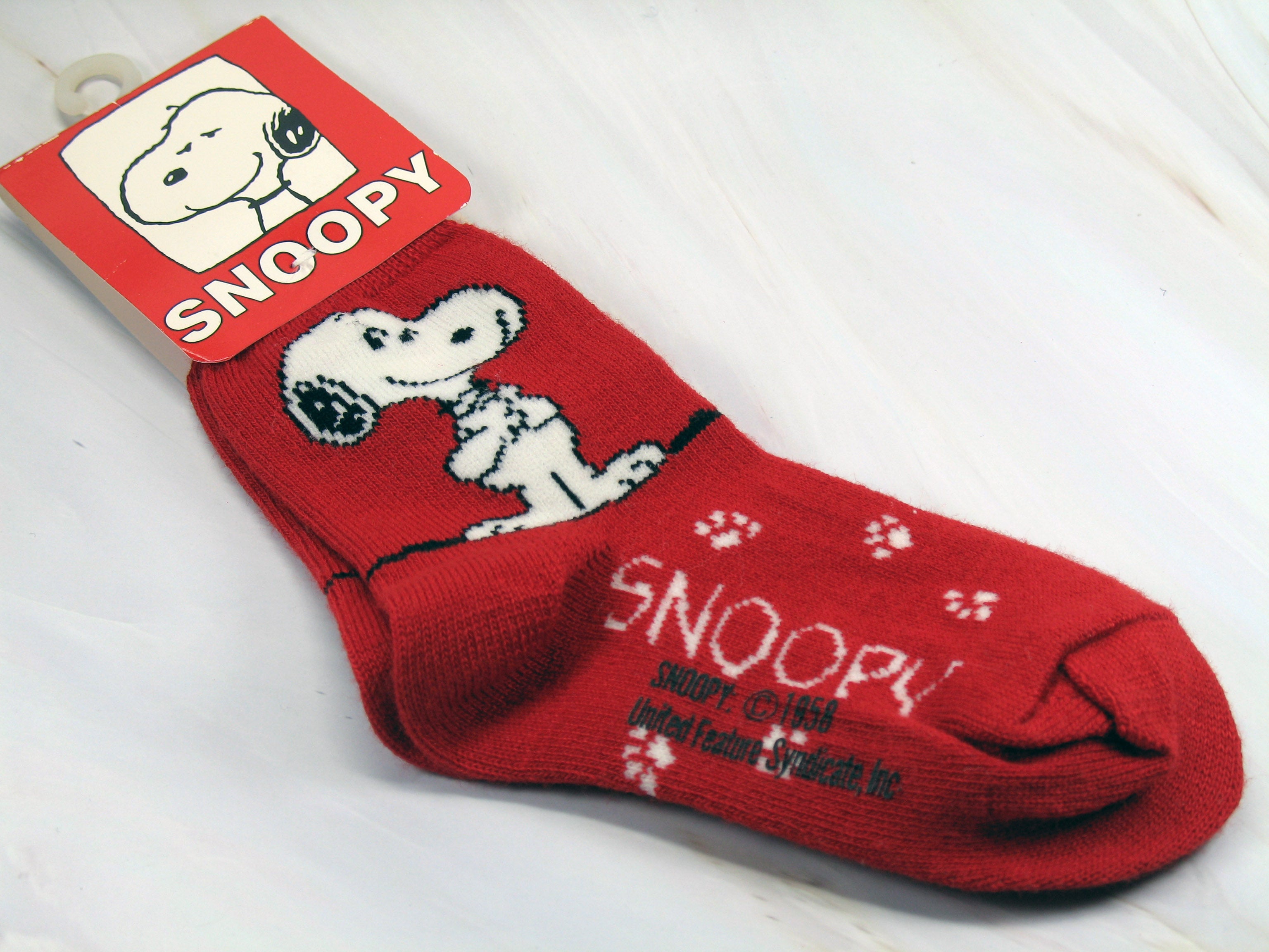 Kantine Zeitplan Springen snoopy socks Klassifizieren schnappen ...