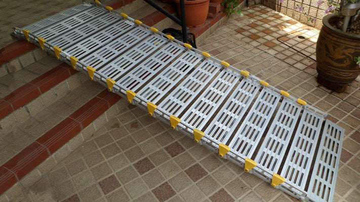 Portable Wheelchair Ramp roll a ramp unit over stairs
