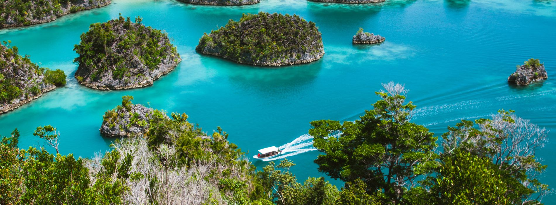 Raja-Ampat-beautiful-water