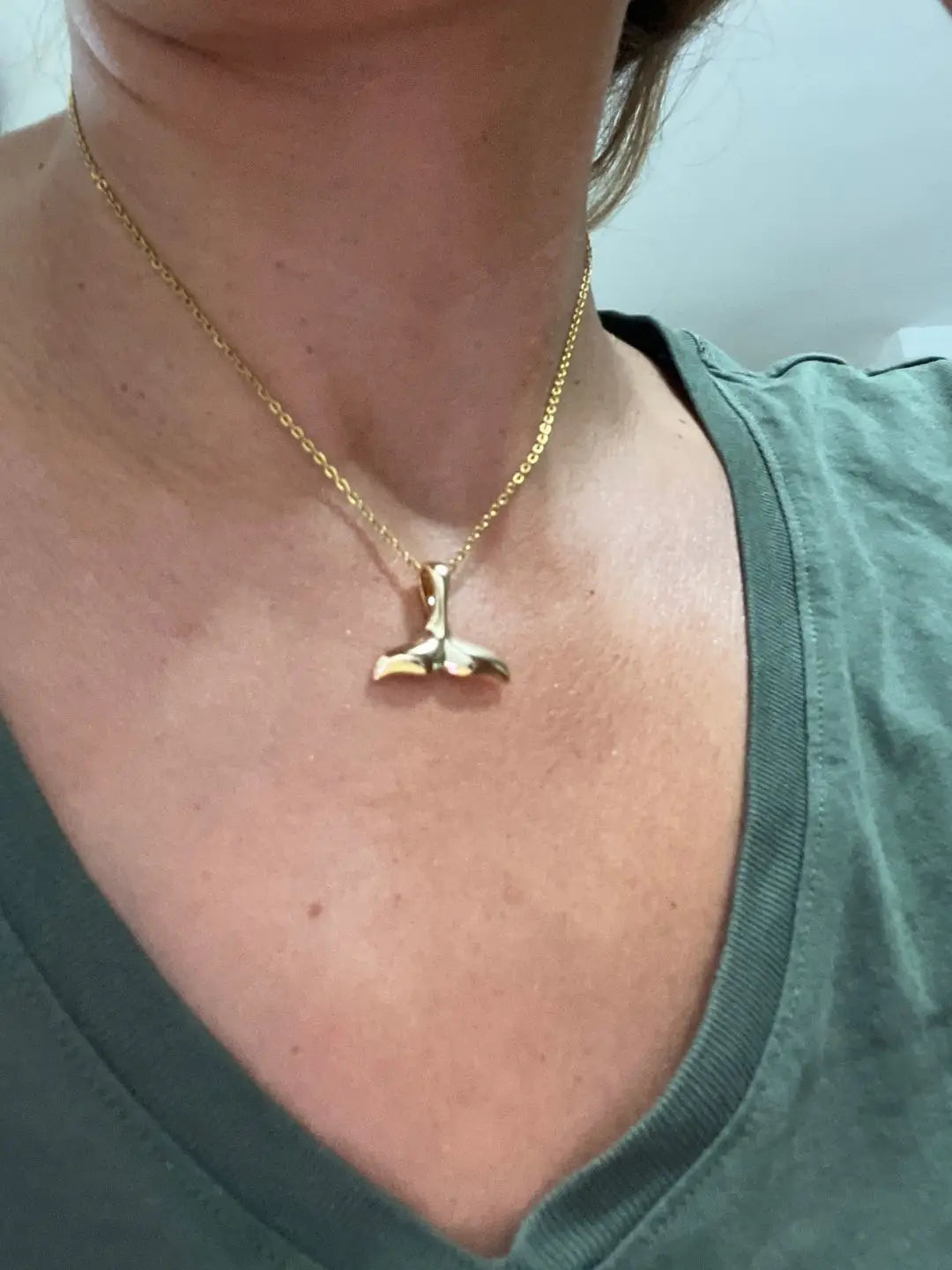 Review-of-Whale-Tail-Necklace