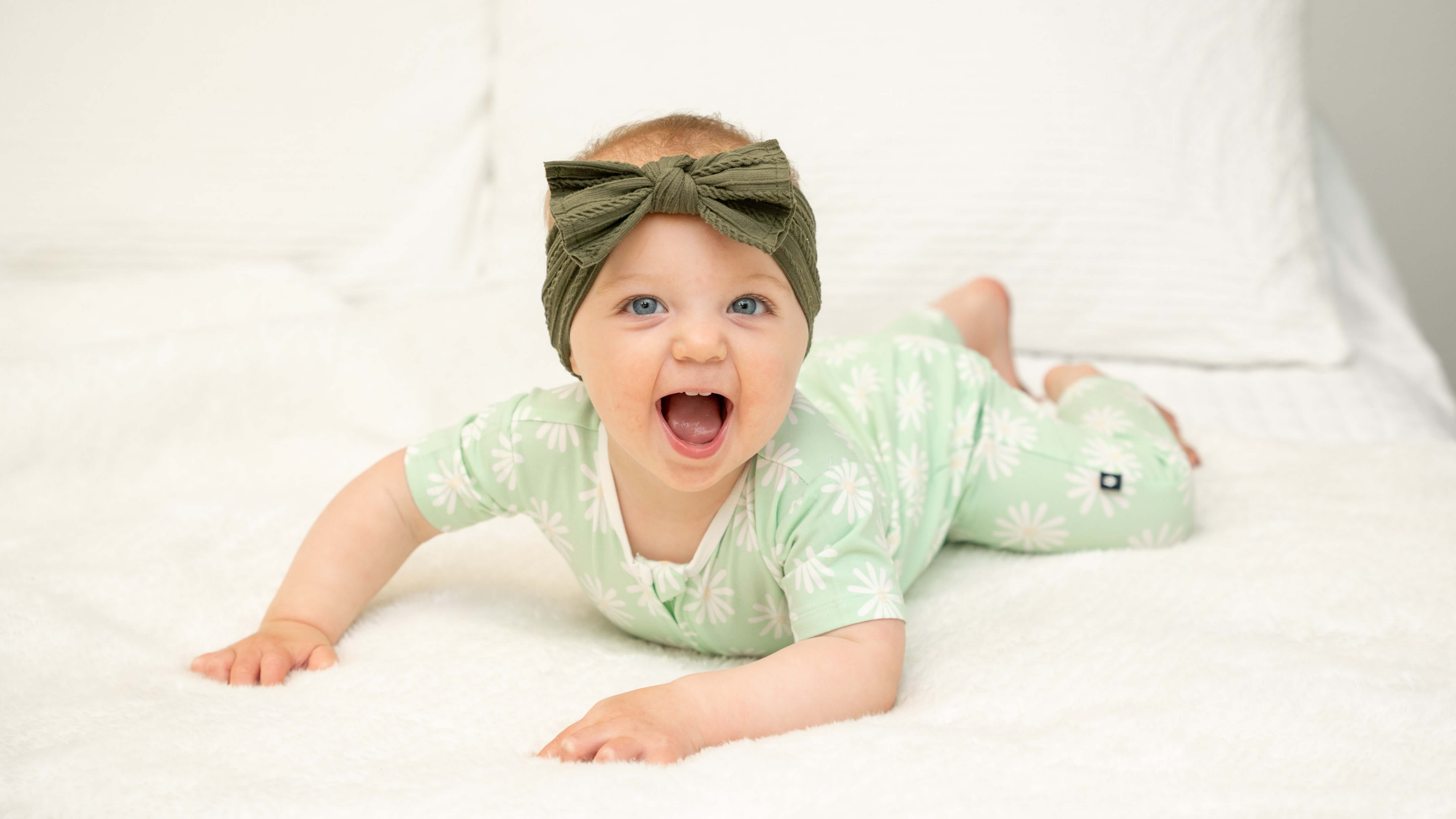 Best Gender Neutral Baby Clothes | annadesignstuff.com