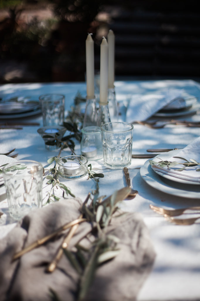 how to style a rustic Mediterranean tablescape