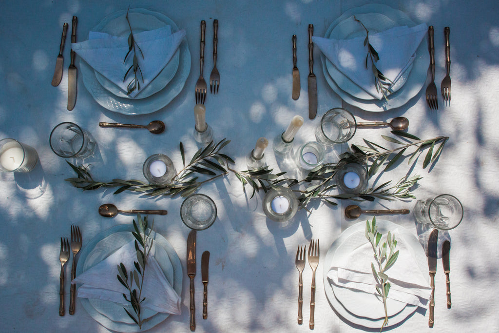 how to style a mediterranean tablescape