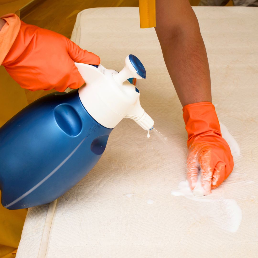 Clean the mattress with baking Soda