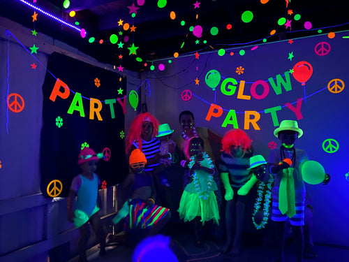 🎉How To Organize A Vibrant Black Light Party For Kids 🥇 » Partituki